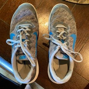 MENS NIKE SHOES SIZE 10.5